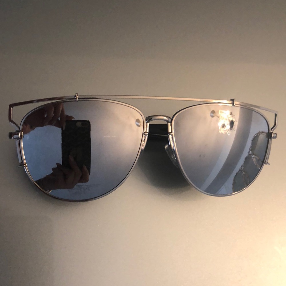 Silver Mirrored Lens UVA/B Sunglasses- like new